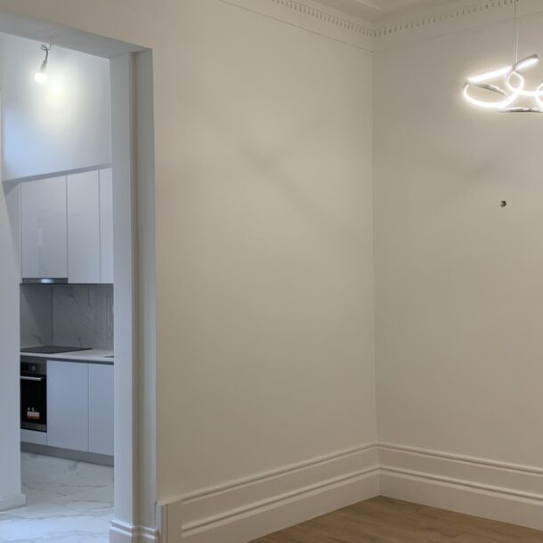 Appartement renove a Porto avec moulures de plafond d origine et parquet neuf