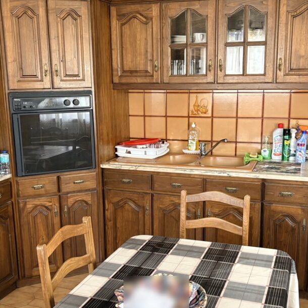 Cuisine d'origine d'une maison familiale au nord du Portugal, bien transmis en succession franco-portugaise